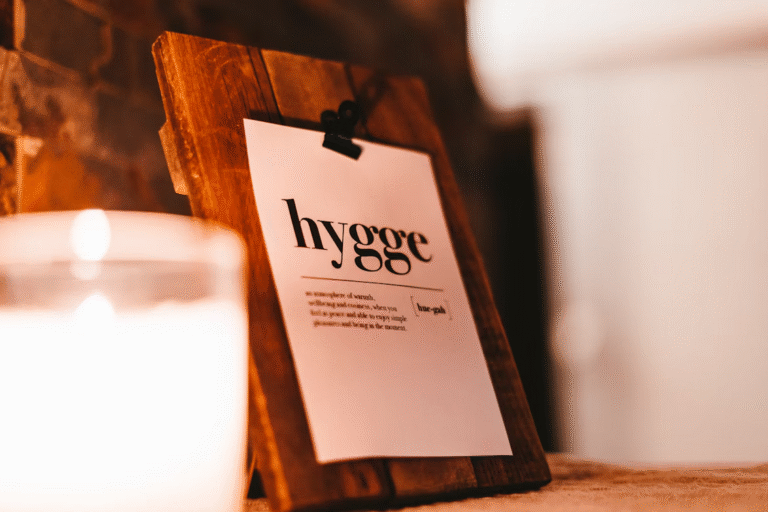 hygge užrašas ant lapo